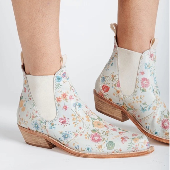 Free People Beau Western Boots in Ivory Floral size 6.5 - Picture 1 of 9